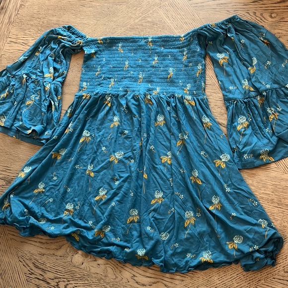 Free People Lana Floral Tunic Off Shoulder Smocked Bohemian Flowy Bell Sleeves - Picture 9 of 9